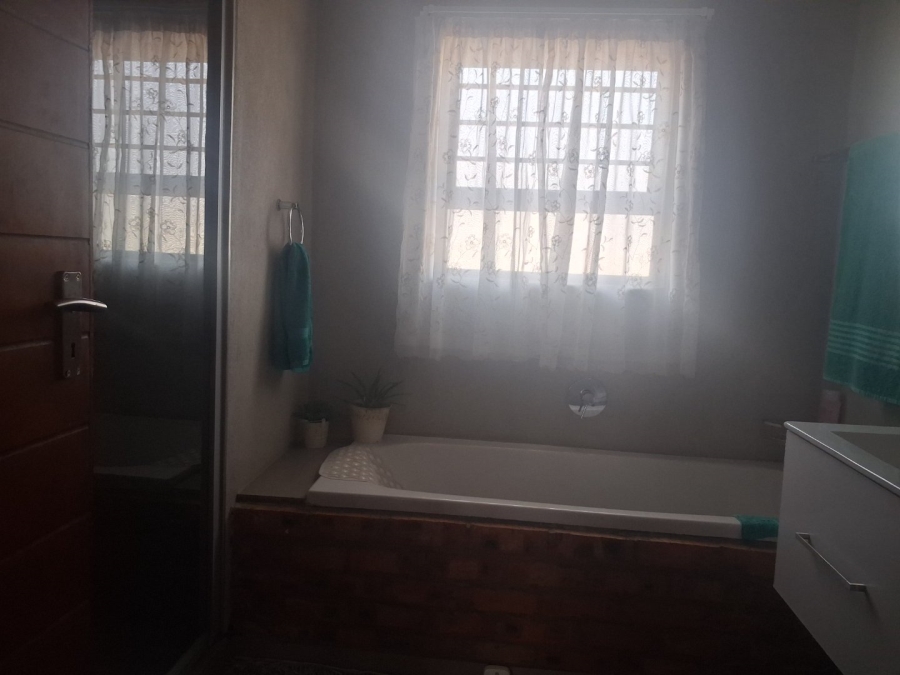 To Let 3 Bedroom Property for Rent in Somerton Estate Free State